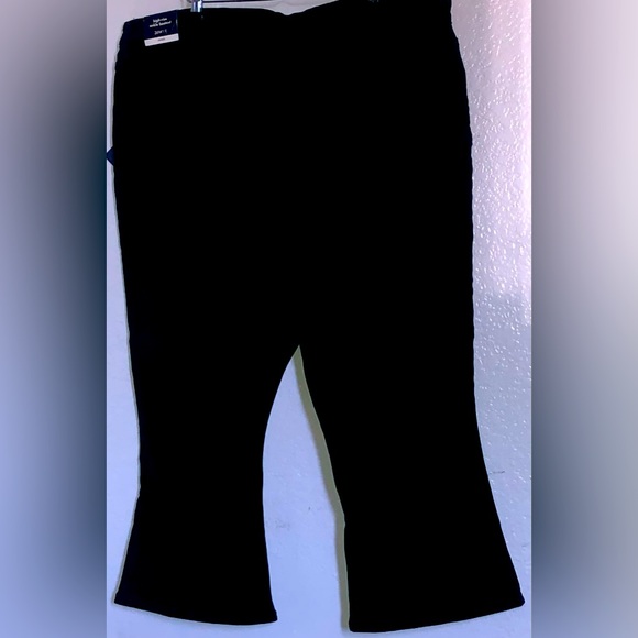 PLUS SIZE HIGHRISE SHORTS AND HIGHRISE ANKLE BOOTCUT - Picture 4 of 5